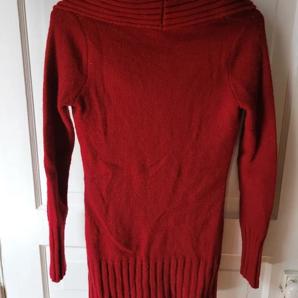 Cache Sweater - Picture 3 of 4